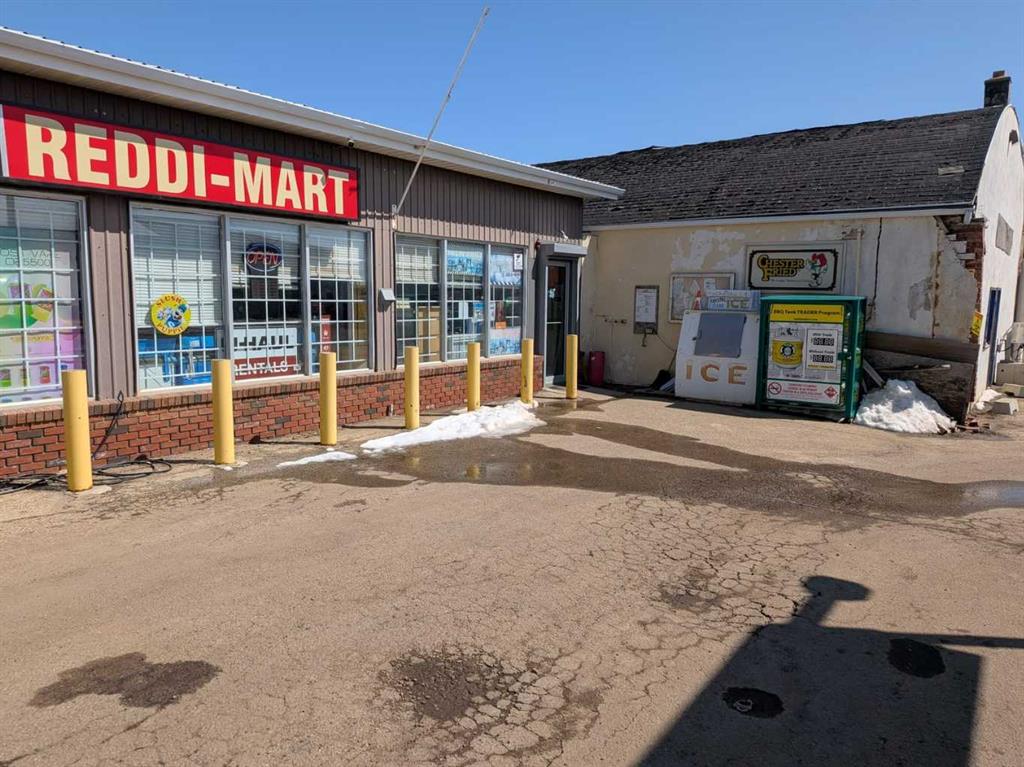 Gas Station, Liquor Store in Daysland, Alberta - photo 2 of 2